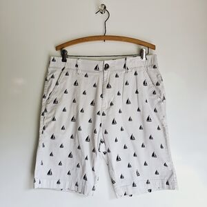 Flex Nautical Sailboat Tan Shorts 32